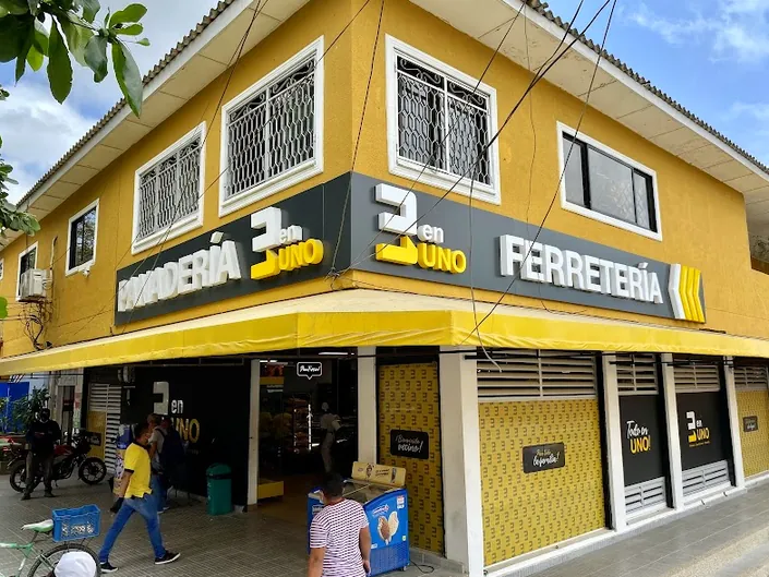 Ferreteria, Tienda y Panaderia – 3 en 1