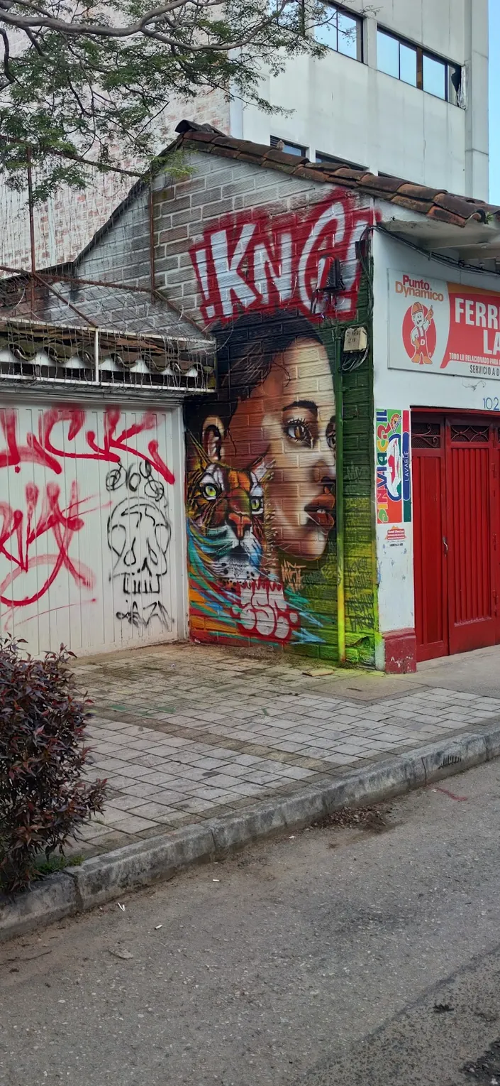La 33 Ferretería