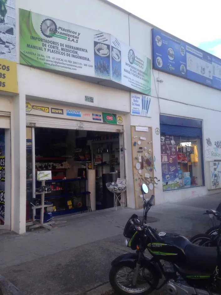 PLASTICOS Y HERRAMIENTAS SAS