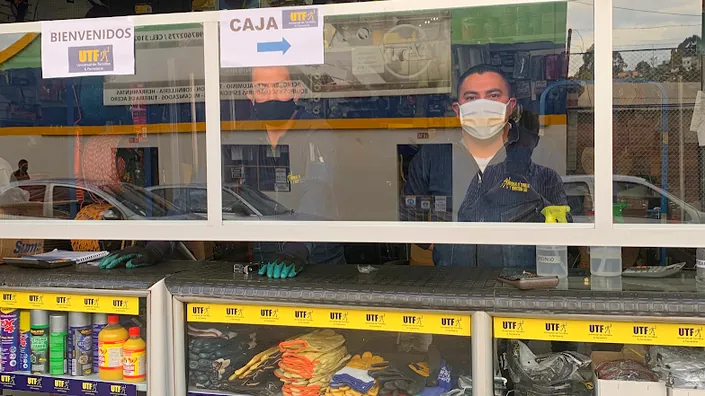 UNIVERSAL DE TORNILLOS Y FERRETERIA SAS